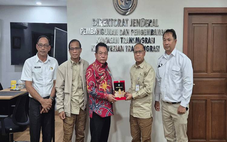 Bupati Kapuas Ajukan Pengembangan Kawasan Transmigrasi dan Penguatan Irigasi Pertanian ke Kementerian