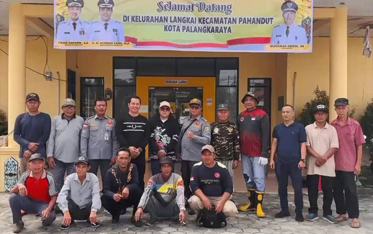 Lurah Langkai Ajak RT/RW Lakukan Kerja Bakti