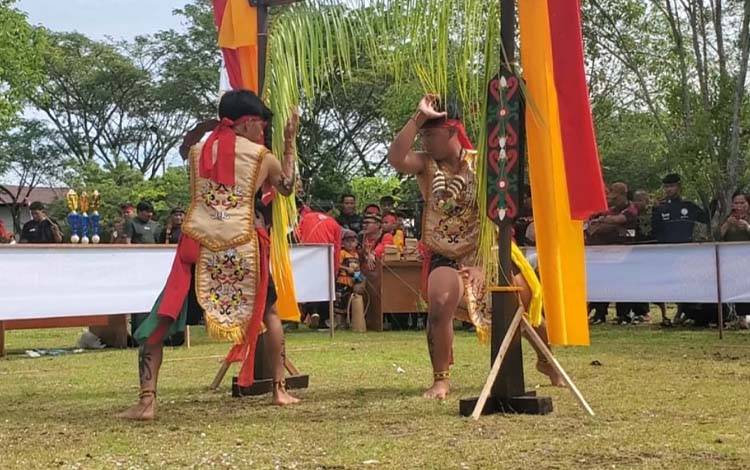 27 Regu Ramaikan Lomba Lawang Sakepeng di Festival Budaya Habaring Hurung Kotim