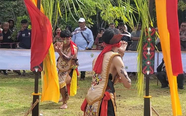 Lawang Sakepeng, Seni Silat Dayak Ngaju Penjaga Nilai Adat yang Terus Hidup di Kotim