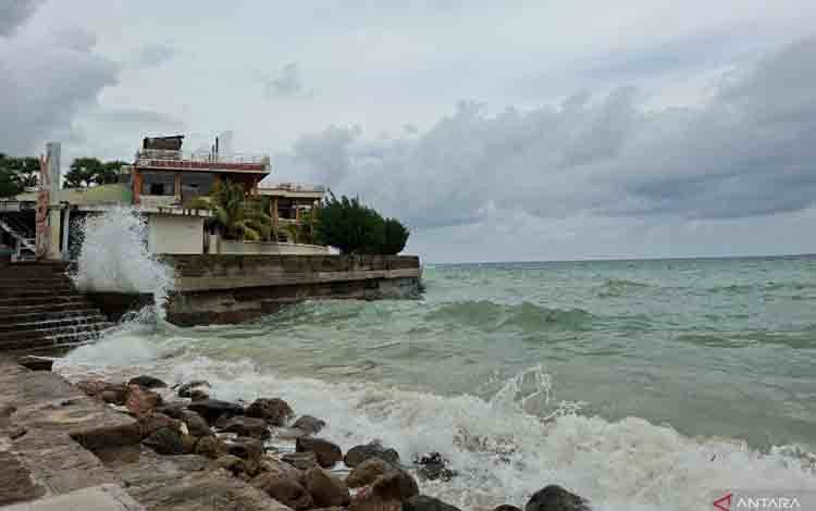 BMKG: Waspadai Gelombang 2,5 Meter hingga 14 Januari 2026 di Laut NTT