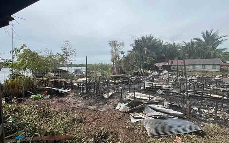 Kebakaran di Desa Pantai Kapuas Barat, 4 Rumah Rusak Berat, 31 Jiwa Terdampak