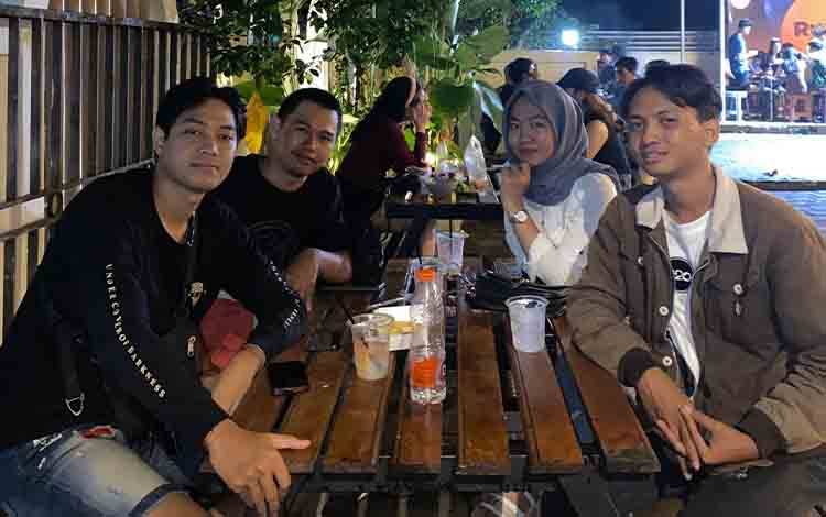 Gen Z dan Secangkir Kopi: Tren yang Menyatu dalam Kehidupan Modern