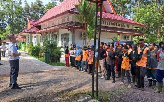59 Petugas Kebersihan di Lamandau Non-P3K Tetap Bekerja Melalui Sistem Outsourcing