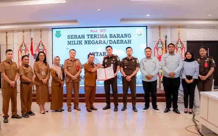 Pemkab Kapuas Serahkan Aset ke Kejari, Bupati Dorong Optimalisasi Pemanfaatan Aset Daerah