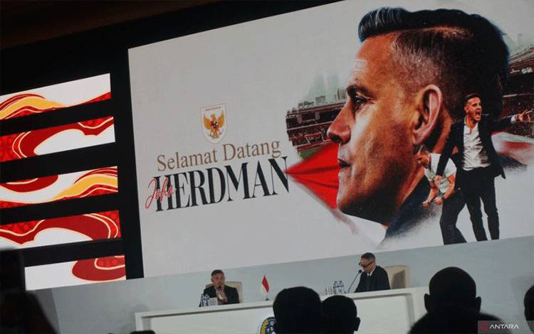 John Herdman Main Bola dengan Warga di Lombok usai FIFA Series 2026