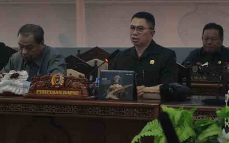 Wakil Ketua III DPRD Kalteng Pimpin Rapat Gabungan Pembentukan Pansus