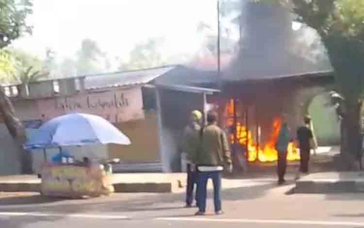 Motor Terbakar, Rumah di Trans Kalimantan Km 25 Anjir Ikut Hangus