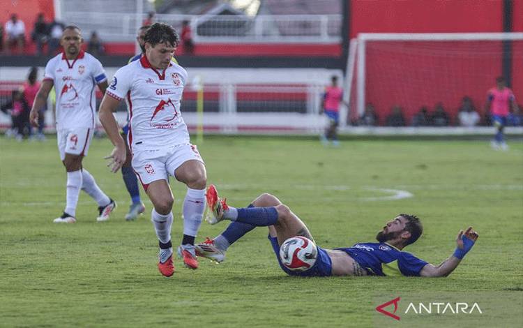 Dewa United Pinjam Vinicius Duarte dari Malut United