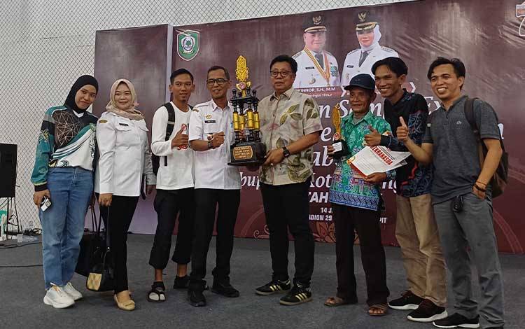 Seranau Juara Umum Lomba Menjawet Gelora Kriya Dekranasda Kotim