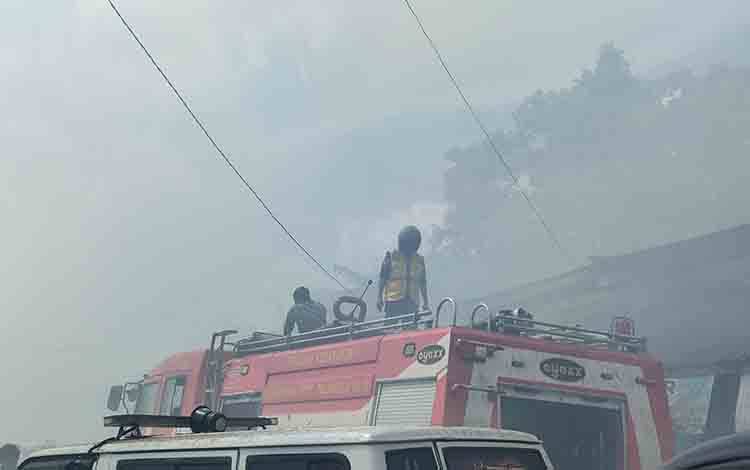 Kebakaran Hanguskan Kios Kayu Jalan Christopel Mihing Palangka Raya