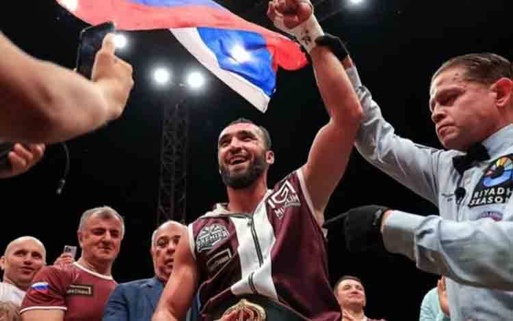 WBA Perintahkan Juara Kelas Bridger Gadzhimagomedov Lawan La Cruz