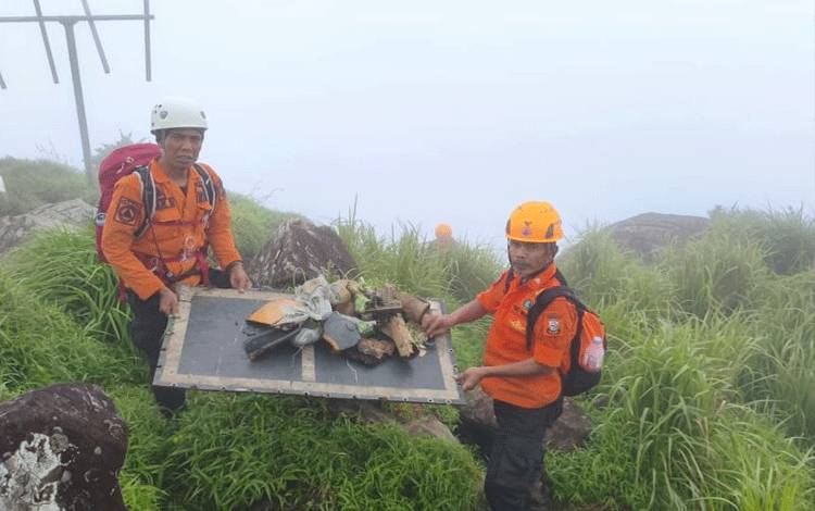 Basarnas Tetapkan Radius Pencarian 1 Kilometer dari Serpihan Pesawat