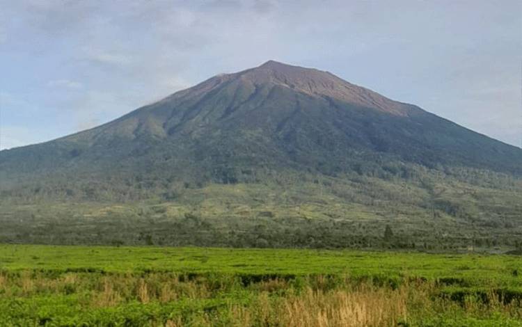 Pendakian Gunung Kerinci Masih Ditutup untuk Rencana Ritual Adat