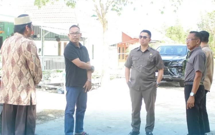 Wakil Ketua III DPRD Kalteng Junaidi Temui Warga di Jalan Buluh Merindu Palangka Raya