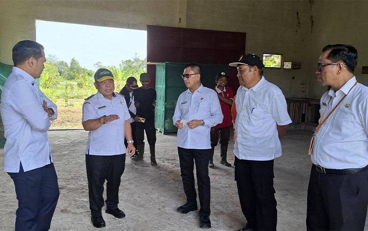 Bupati Pulang Pisau Tinjau TPA Desa Gohong, Tegaskan Pengelolaan Sampah Tanggung Jawab Bersama