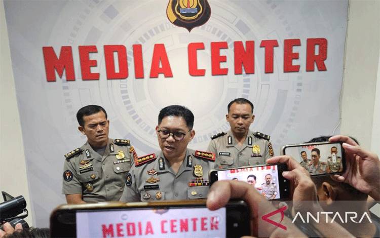 Polisi Evakuasi Delapan Pekerja Tambang Meninggal Akibat Longsor