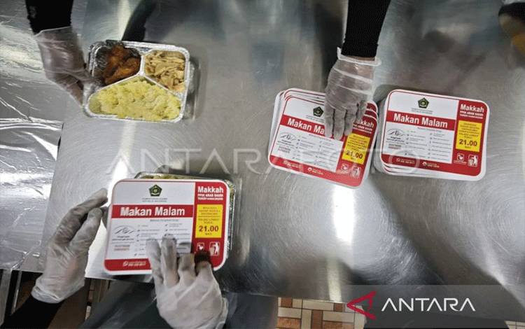 Kemenhaj: Meski Biaya Konsumsi Haji Turun, Gramasi Alami Kenaikan