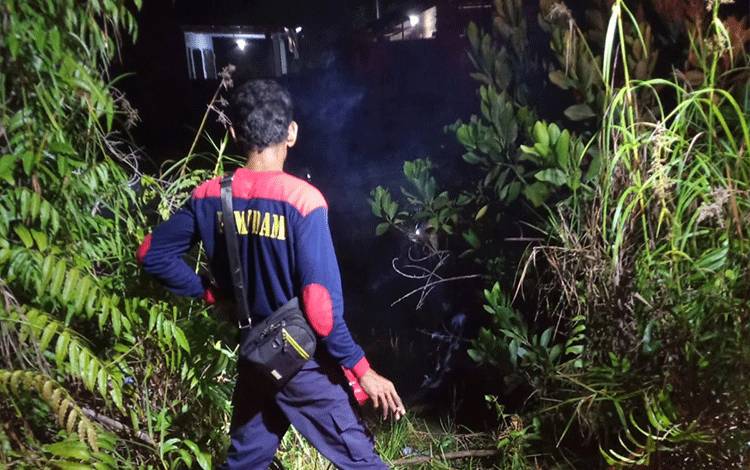 Lahan Gambut Dekat Permukiman di Desa Masaran Kapuas Tengah Terbakar, Api Baru Bisa Dipadamkan dalam Dua Jam
