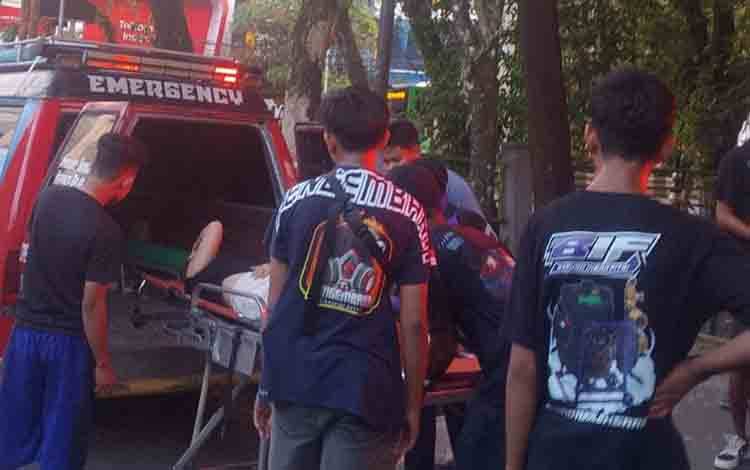 Kecelakaan Tunggal di Persimpangan Sabilal Muhtadin, Tiga Penumpang Dievakuasi