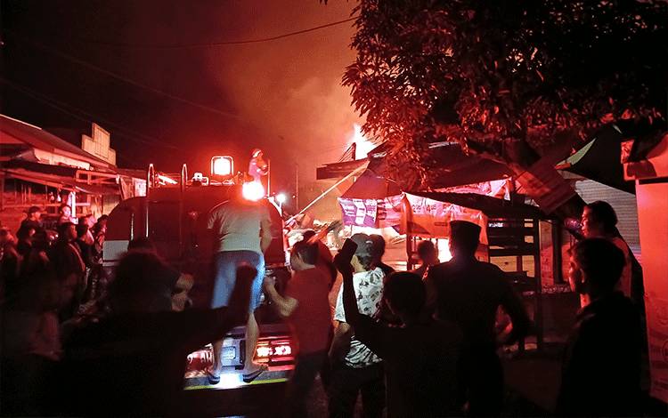 Pasar Kasongan Membara: Puluhan Toko, Rumah, hingga Sekolah Ludes Terbakar