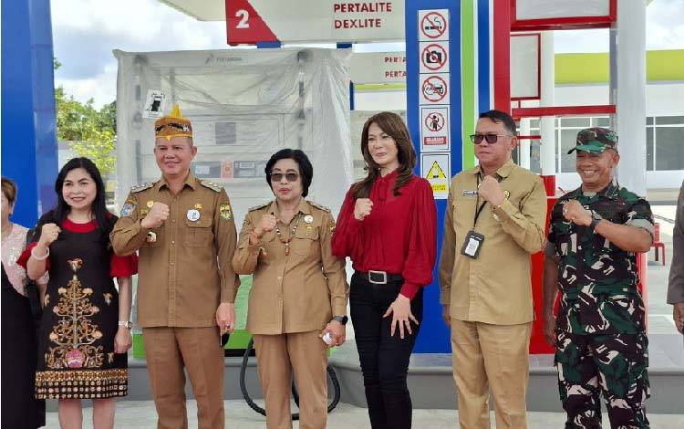 Bupati Gunung Mas Resmikan SPBU di Keluraham Kampuri