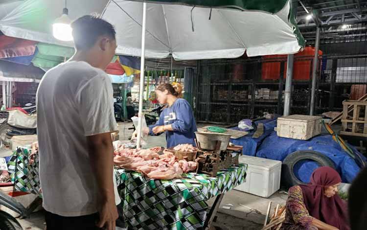 Harga Daging Ayam di Kobar Turun, Seng Justru Naik
