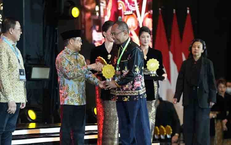 Pemprov Kalteng Raih UHC Award 2026 Kategori Madya