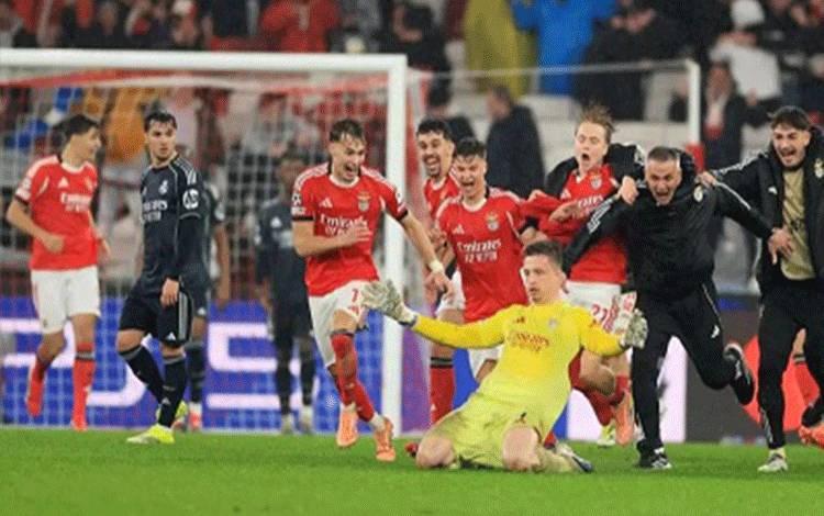 Kalah 2-4 di Kandang Benfica, Real Madrid Harus Jalani Babak Playoff