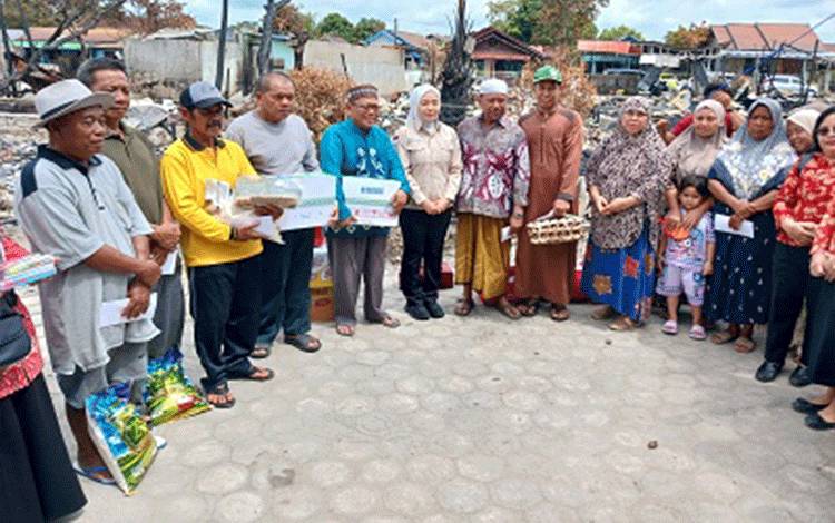 DWP Katingan dan Dinas Pendidikan Salurkan Bantuan bagi Korban Kebakaran Kasongan