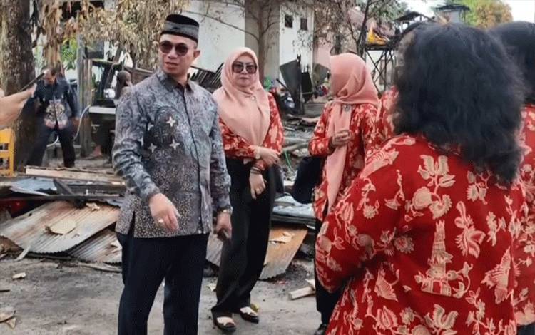 Wakil Ketua III DPRD Kalteng Kunjungi Lokasi Kebakaran di Pasar Kasongan