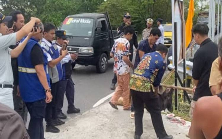 Ritual Adat Lepas Hinting Pali, Upaya Pulihkan Rasa Aman di Jalan G Obos Ujung Palangka Raya