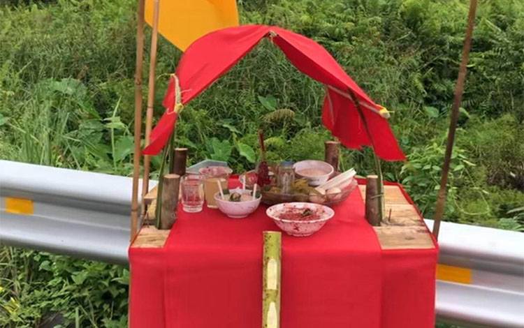 Berikut Makna Ritual Hinting Pali di Jalan G. Obos Ujung Palangka Raya