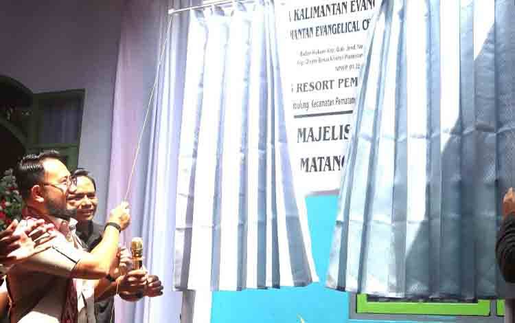 Wabup Barito Timur Resmikan Kantor dan Pastori GKE Resort Pematang Karau