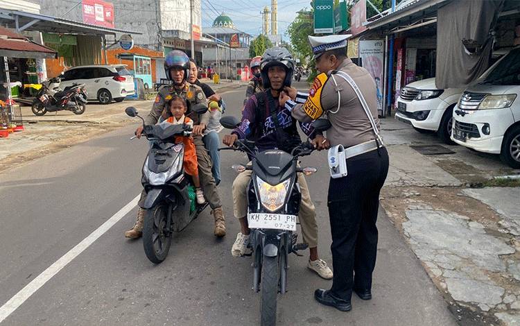 Satlantas Polres Seruyan Berikan Teguran Simpatik demi Tekan Pelanggaran
