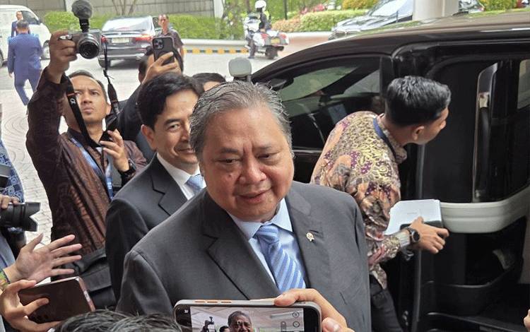 Airlangga Tak Khawatir Limit Investasi Dapen-Asuransi Naik 20 Persen