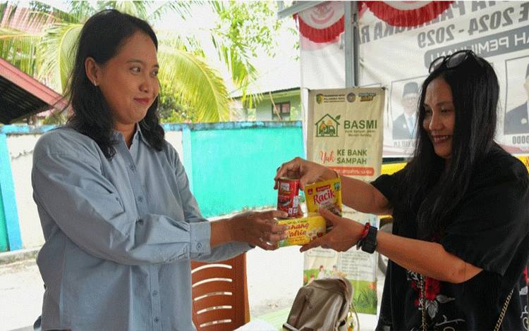 Warga Palangka Raya Bisa Tukar Sampah Jadi Sembako