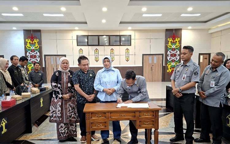 DPRD Barito Utara-Kanwil Kemenkum Kalteng Teken MoU Penguatan Produk Hukum Daerah