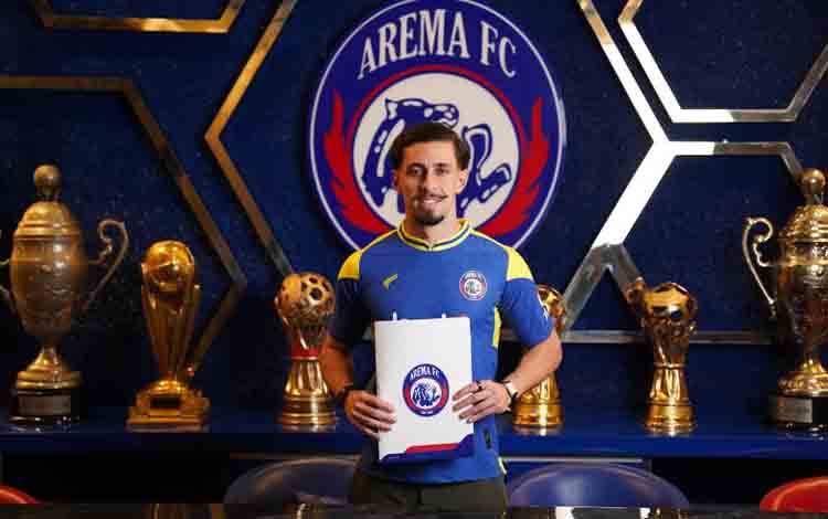 Gustavo Franca Tak Masalah Mainkan Peran Berbeda Bersama Arema FC