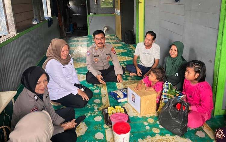 UMKM Cinta Lamandau Bersama Polres Serahkan Bantuan untuk Keluarga Korban Pembunuhan Hetty Noviana