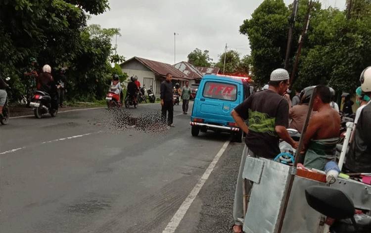 Diduga Tabrak Mobil Putar Balik di Jalan Ahmad Yani Martapura, Pemotor Patah Kaki