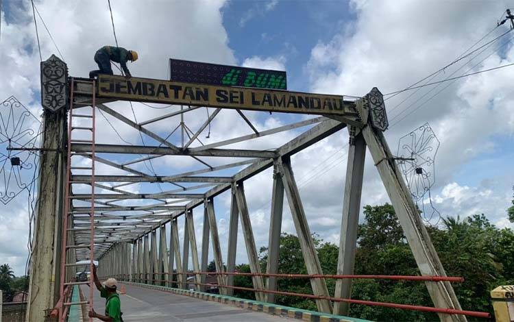 LED Display Ikonik di Jembatan Sungai Lamandau Hilang, Diduga Dicuri