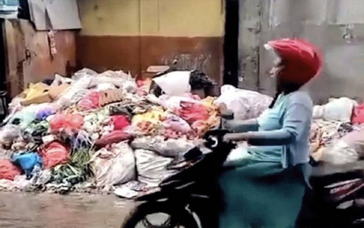 DKUKMPP Kotim Tawarkan Solusi Darurat Tangani Tumpukan Sampah Pasar