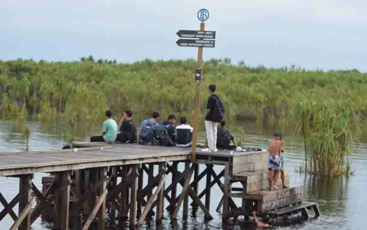 DPRD Dorong Wisata Air Hitam Kereng Bangkirai Tetap Buka di Ramadan