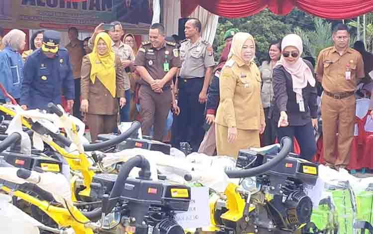 Pemprov Kalteng Salurkan Ratusan Alsintan ke Petani Kobar