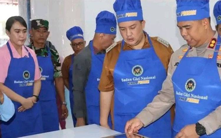 Disaksikan Bupati, Kapolres Resmi Buka SPPG Kemala Presisi Polres Lamandau