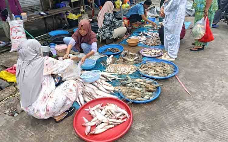 Pasar Palangka Raya Banjir Ikan Sungai Segar, Harga Mulai Rp45 Ribu