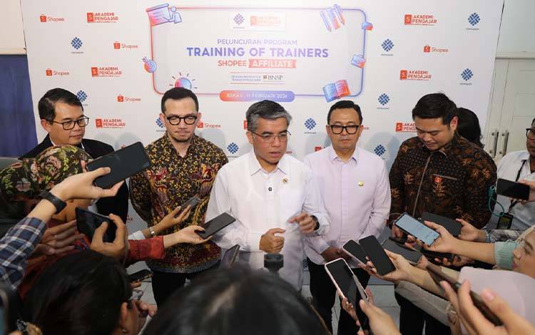 Kemnaker Gandeng Shopee Latih 100 Instruktur BLK Digital Marketing dan Shopee Affiliate