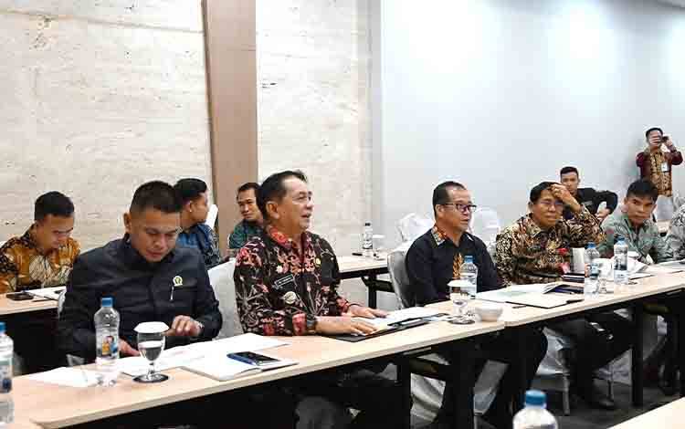 Bupati Bartim Hadiri Forum Diskusi Pengembangan Operasional Bandara Warukin