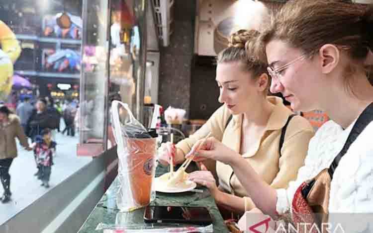 China Terapkan Kebijakan Bebas Visa untuk Warga Inggris dan Kanada